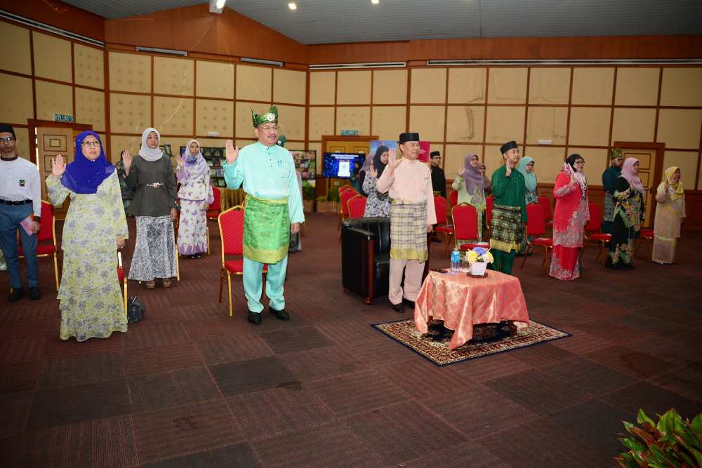 bulan bahasa pic.jpg